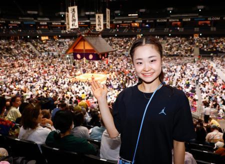 フィギュアの島田麻央が相撲観戦　「迫力すごかった」