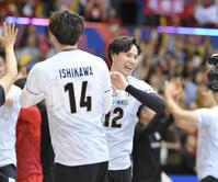 　フルセットの末に逆転勝ちし、笑顔を見せる高橋藍（撮影・伊藤笙子）