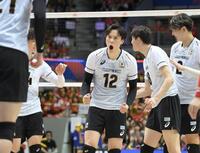 　第２セット、ポイントを奪いほえる高橋藍（撮影・伊藤笙子）