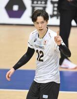 　第３セット、ポイントを決めた高橋藍（撮影・伊藤笙子）