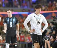 　コイントスの結果に渋い表情の石川祐希（撮影・伊藤笙子）