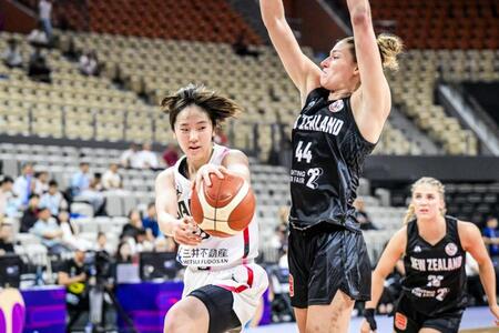 　切り込む田中こころ　©ＦＩＢＡ