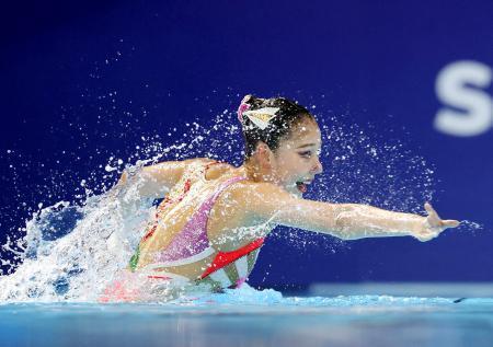　女子ソロＴＲ予選　演技する比嘉もえ＝シンガポール（ロイター＝共同）