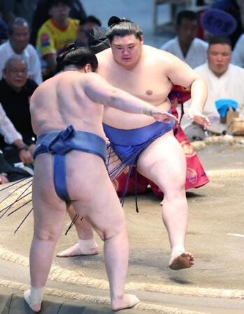 【動画】悔しそうな表情 結びの一番で再戦も完敗した阿武剋