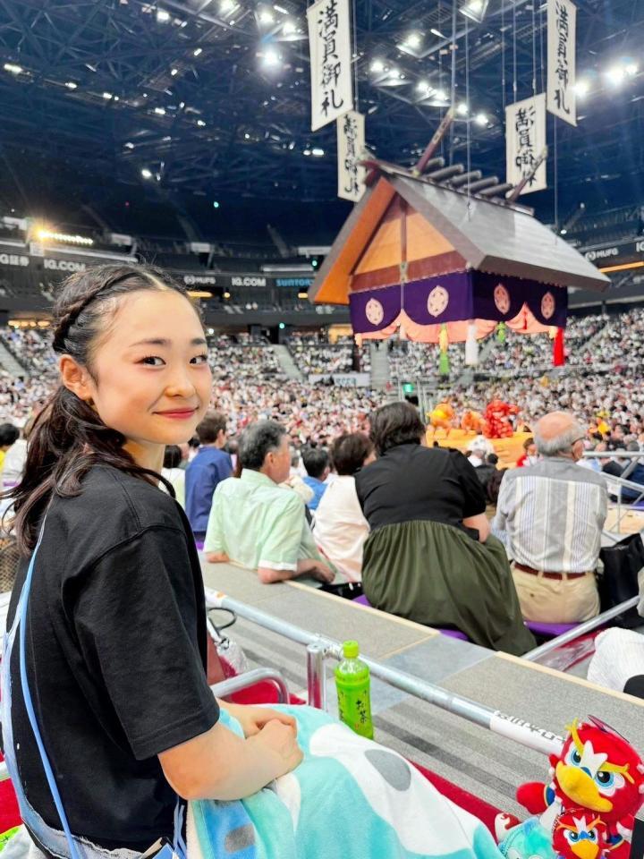 　大相撲名古屋場所を観戦する島田麻央