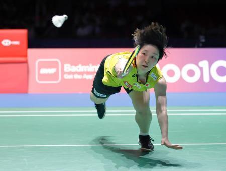 　女子シングルス準決勝でプレーする山口茜＝東京体育館