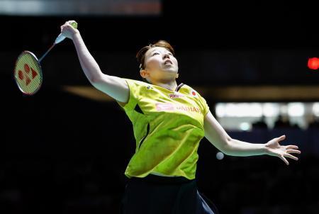 　女子シングルス準決勝でプレーする郡司莉子＝東京体育館