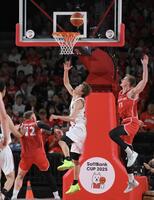 　第３Ｑ、レイアップシュートを決める西田優大（撮影・伊藤笙子）