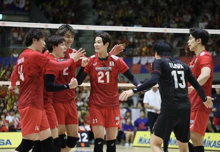 バレー男子　日本がパリ五輪銅メダルの米国を撃破　石川祐希主将復帰＆高橋藍躍動　圧巻ストレート勝ちで決勝Ｒ進出決定　３大会連続メダル狙う