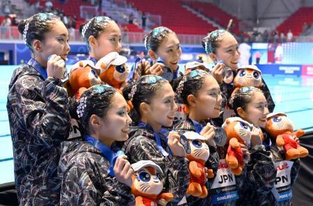 　チームＦＲで銀メダルを獲得した日本＝シンガポール（共同）