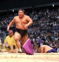 　大の里を破り、初金星を挙げた伯桜鵬