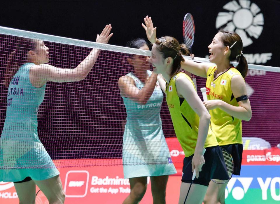 　女子ダブルス準決勝でマレーシアペアに敗れた志田千陽、松山奈未組