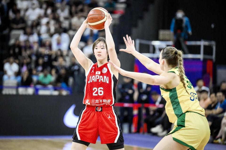 　敵陣に攻め込む田中こころ　©ＦＩＢＡ