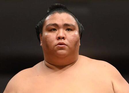 平幕御嶽海が幕内では７場所ぶりの勝ち越し「復活した御嶽海を見てほしかった」　十両湘南乃海を寄り切りで下す