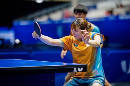 　卓球の混合ダブルス決勝でプレーする岡野俊介（奥）、出沢杏佳組＝エッセン（（Ｃ）Ｍｏｒｉｔｚ　Ｍｕｌｌｅｒ／Ｒｈｉｎｅ-Ｒｕｈｒ　２０２５、共同）