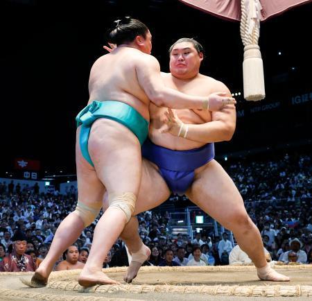 横綱大の里が一山本を下し9勝目 安青錦、琴勝峰が2敗でトップ