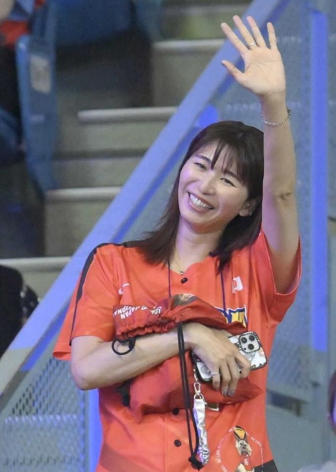 　娘・秋本美空の応援に駆けつけた大友愛さん＝９日