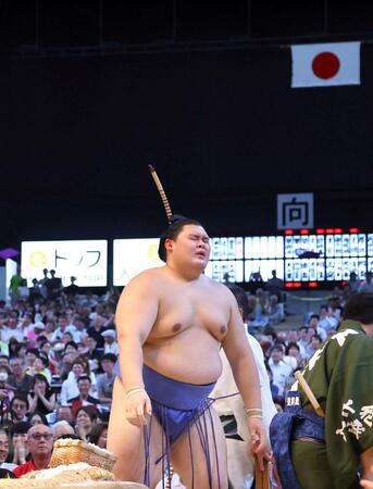 　琴勝峰に敗れ、悔しがる大の里