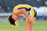 　男子１００メートルのレースを終え、一礼する星稜の清水空跳