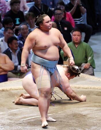 　安青錦を破り優勝を決めた琴勝峰