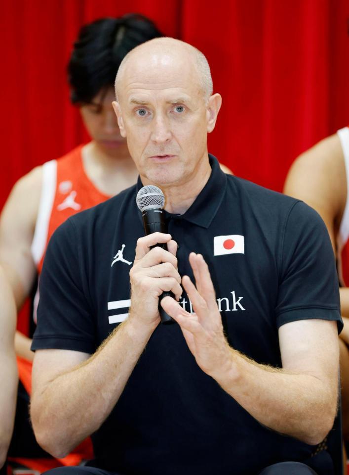 　日本代表が発表され、記者会見するホーバス監督