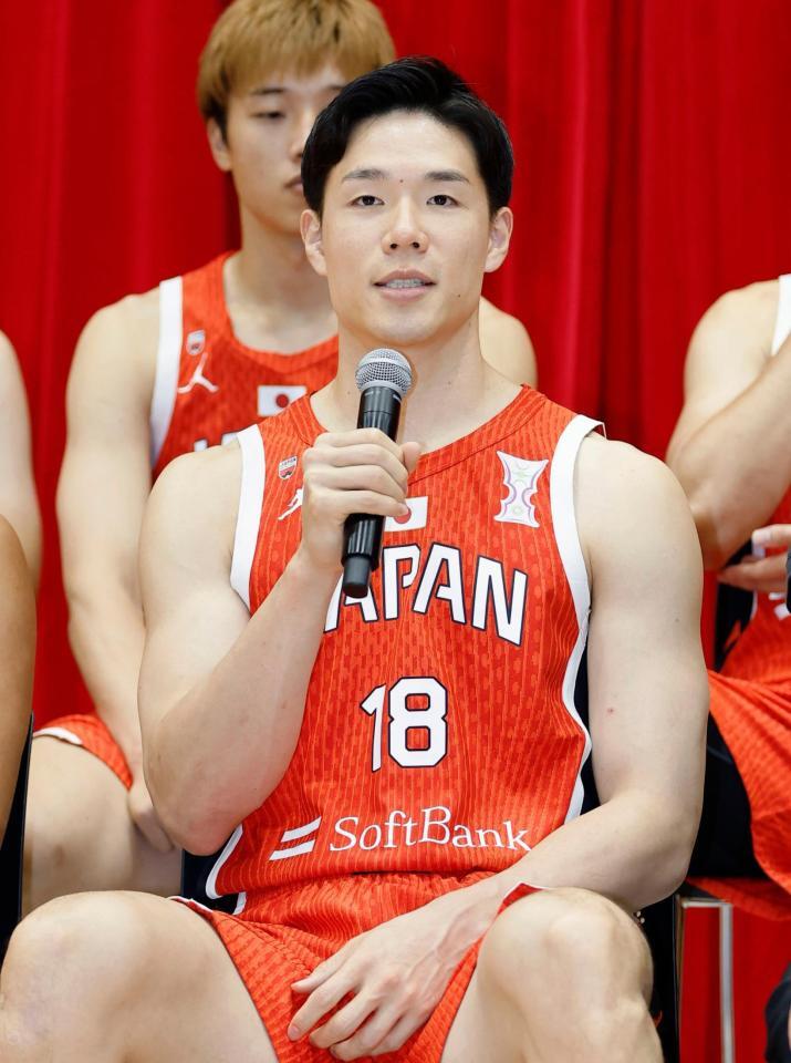 　日本代表に選ばれ、記者会見する馬場