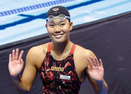 　女子１００メートルバタフライ決勝を終え引き揚げる平井瑞希。５６秒８３で７位＝シンガポール（共同）