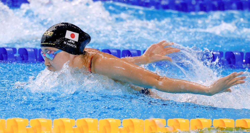 　女子２００メートル個人メドレー決勝　バタフライで力泳する成田実生＝シンガポール（共同）