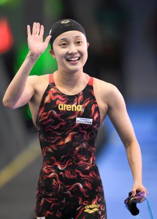 　女子２００メートル個人メドレー決勝を終え引き揚げる成田実生。２分９秒５６の５位＝シンガポール（共同）