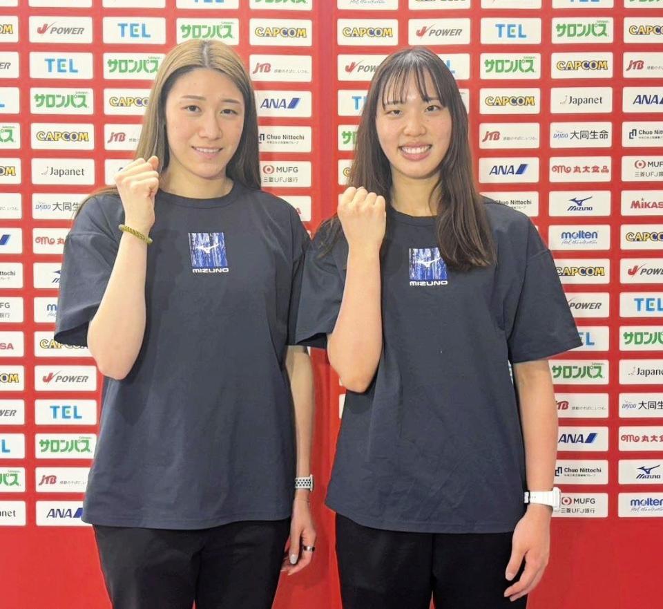 　ネーションズリーグ決勝大会から帰国した（左から）石川真佑、関菜々巳