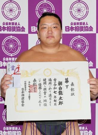 【写真】幕下優勝を決め誇らしげな表情の朝白龍