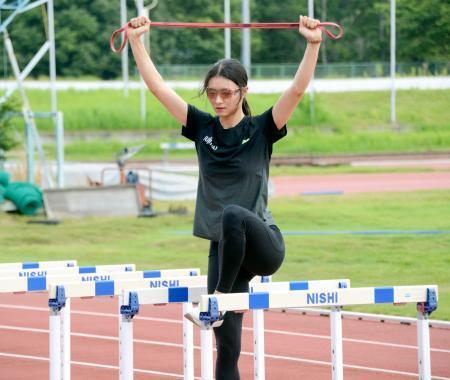 陸上の田中佑美「挑戦する姿を」　女子１００ｍ障害、練習公開