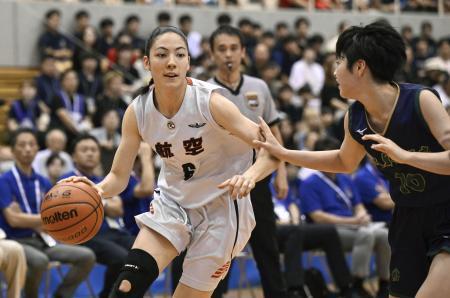　日本航空北海道-岐阜女　第１クオーター、ドリブルで攻め込む日本航空北海道・庵原＝ジップアリーナ岡山