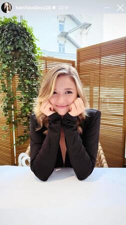 【写真】この金髪美女は誰!?しっとり大人に変貌の19歳近影に衝撃「すごい成長」