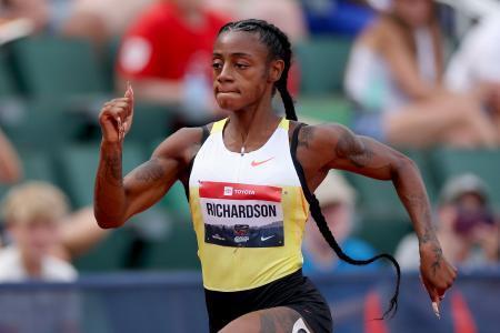 　女子１００メートル予選で力走するシャカリ・リチャードソン＝ユージン（ゲッティ＝共同）