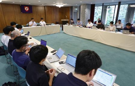 　理事会でＤＨ制を導入することを決め、開かれた日本高野連の記者会見＝１日午後、大阪市西区