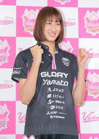 　ドレスナーＳＣへの移籍が決まり笑顔を見せる姫路の秋本美空（撮影・吉澤敬太）