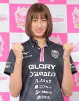 　ドレスナーＳＣへの移籍が決まり笑顔を見せる姫路の秋本美空（撮影・吉澤敬太）