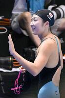 　女子50メートルバタフライ予選を終え引き揚げる池江璃花子＝シンガポール（共同）