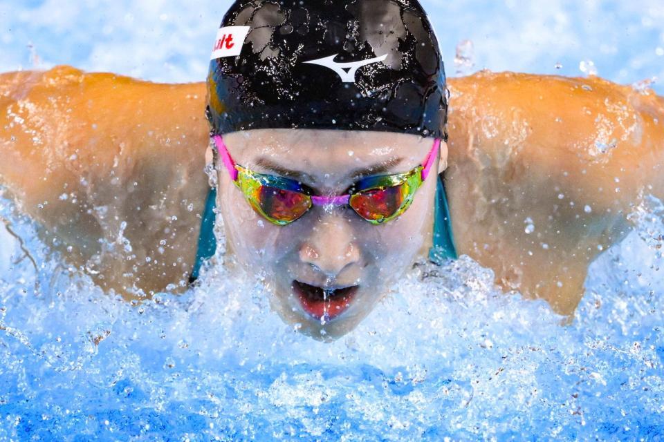 　女子50メートルバタフライ予選　力泳する池江璃花子＝シンガポール（共同）