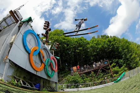 　男子成年で優勝した小林陵侑＝大倉山