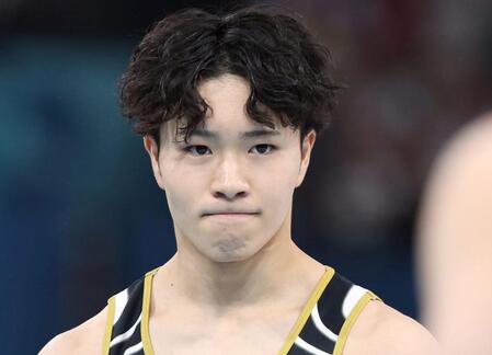 岡慎之助　夏らしいタンクトップ×ヒマワリ　ファンもメロメロ「岡くん輝いてる」「イケすぎてる！」「可愛くて落ち着かない」