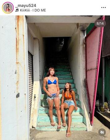 　衣笠乃愛と共演した「週刊プレイボーイ」オフショットを投稿した菊地真結のインスタグラム（＿ｍａｙｕ５２４）より