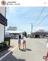 　衣笠乃愛と共演した「週刊プレイボーイ」オフショットを投稿した菊地真結のインスタグラム（＿ｍａｙｕ５２４）より