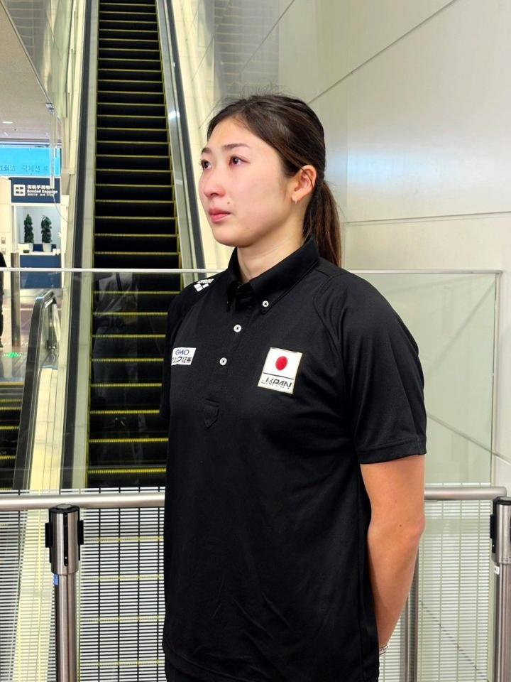 　帰国会見に臨んだ池江（撮影・南香穂）