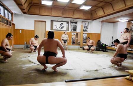 　稽古を終える力士たち