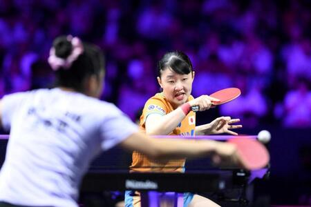 　スマッシュを決める張本美和（撮影・堀内翔）