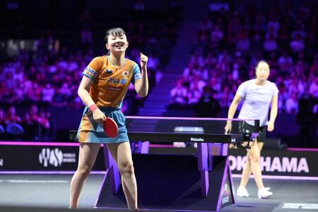 　勝利を決めてガッツポーズをする張本美和（撮影・堀内翔）