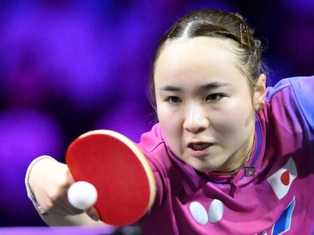 　第３ゲーム、レシーブする伊藤美誠（撮影・堀内翔）