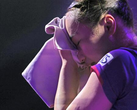 　２回戦で石洵瑶に破れ肩を落とす伊藤美誠